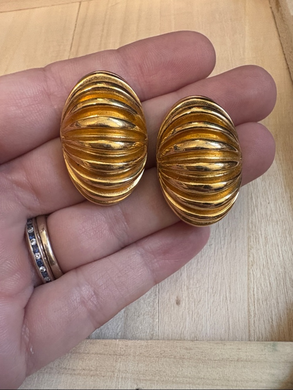 Gold tone 90s earrings